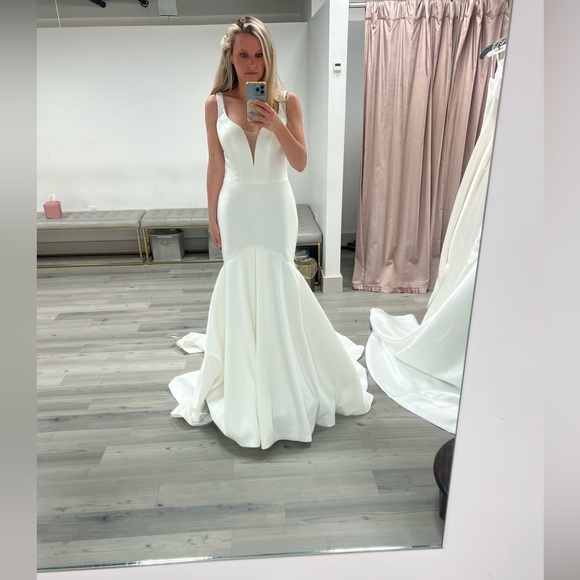 Clean, Trendy, Beautiful Trumpet Wedding Dress, Milkado, Ivory, Size 8 - Picture 2 of 6